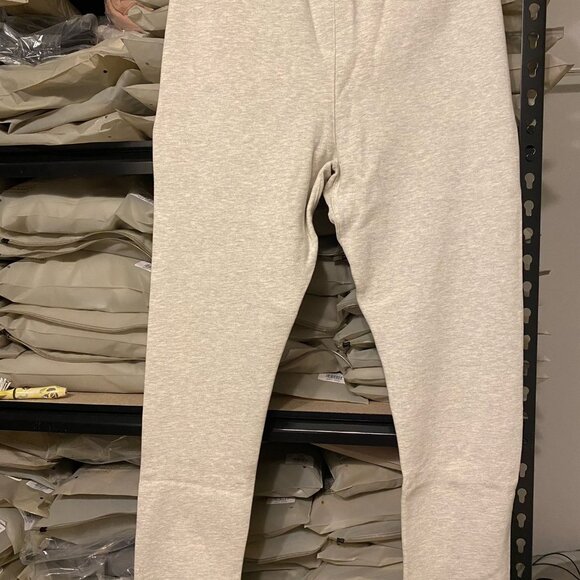 FOG-Fear Of God Essentials Sweatpants light oatmeal - Picture 2 of 7